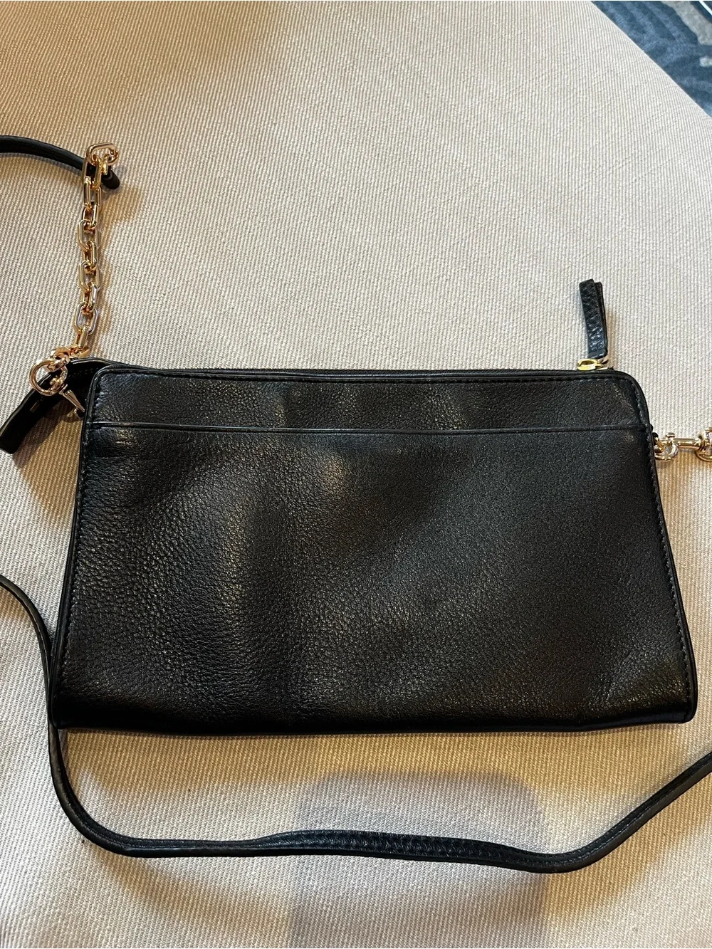 Tory Burch compact pebble